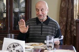 F&uuml;r den Familienvater Azmat (Anupam Kher) hat Tradition einen hohen Stellenwert.