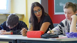 &bdquo;Keine/r ohne Abschluss&ldquo; ist das Motto von Julia Molters Klasse. Die Lehrerin kann sich hier mehr Zeit nehmen und Sch&uuml;ler individuell f&ouml;rdern. Dranbleiben ist die Herausforderung, denn Potenzial hat hier jeder, ist Julia &uuml;berzeugt.