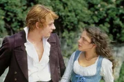 Der junge Edmond Dant&egrave;s (Guillaume Depardieu) und seine Verlobte, die junge Merc&eacute;d&egrave;s (Naike Rivelli).