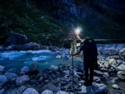 Bachüberquerung bei Dreharbeiten