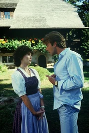 Udo (Sascha Hehn) versteht sich gut mit der stillen, unauffälligen Claudia (Anja Kruse). Udo (Sascha Hehn) versteht sich gut mit der stillen, unauffälligen Claudia (Anja Kruse).