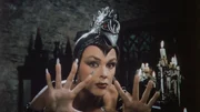 Die Schwarze Königin (Brigitte Nielsen) hat sich den Mächten des Bösen verschrieben. Sie hat Fantaghirňs Vater entführt, um die Macht über sein großes Königreich an sich zu reißen. Die Schwarze Königin (Brigitte Nielsen) hat sich den Mächten des Bösen verschrieben. Sie hat Fantaghirňs Vater entführt, um die Macht über sein großes Königreich an sich zu reißen.