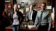 Die Ermittler (v.l.) Dani Beck (Connie Nielsen), Captain Don Cragen (Dann Florek) und Elliot Stabler (Christopher Meloni) stellen fest, dass der Täter Urin seiner Opfer mitnahm und sie nach einer bestimmten Zeitspanne wieder überfiel. Doch warum tut er das? Die Ermittler (v.l.) Dani Beck (Connie Nielsen), Captain Don Cragen (Dann Florek) und Elliot Stabler (Christopher Meloni) stellen fest, dass der Täter Urin seiner Opfer mitnahm und sie nach einer bestimmten Zeitspanne wieder überfiel. Doch warum tut er das?
