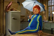 Weil die neueste Erfindung von Papa Taschenbier das Dach des Hauses weggesprengt hat, regnet es in der K&uuml;che rein und das Sams (Christine Urspruch) braucht einen Regenschirm.
