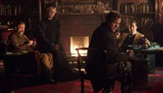 V&ouml;llig verst&ouml;rt berichtet Detctive Inspector Lestrade (Rupert Graves) Sherlock (Benedict Cumberbatch), Watson (Martin Freeman) und Mary (Amanda Abbington) vom mysteri&ouml;sen Fall der Emilia Rcioletti.