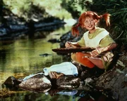 Immer wieder denkt sich Pippi (Inger Nilsson) neue Spiele aus, damit ihr nicht langweilig wird.