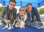 L-R: DS Jamie Winter (Nick Hendrix), Delphi Hartley (Susan Hampshire)  und John Barnaby (Neil Dudgeon)