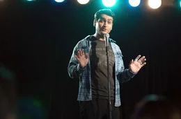 Kumail (Kumail Nanjiani) tr&auml;umt von einer Karriere als Comedian und tritt in einem Talentschuppen auf.