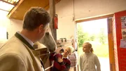 Georg Habsburg mit seinen Kindern im hauseigenen Reitstall in Ungarn.