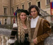 Frida Lovisa Hamann (Prinzessin Leonora) und Tim Oliver Schultz (Endres).