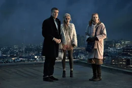 L-R: Martin (Pierce Brosnan) , Jess (Imogen Poots) und Maureen (Toni Collette)