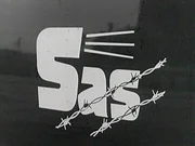 Das erste Jahr nach dem Mauerbau: zahlreiche DDR-Bürger versuchen zu fliehen, in Ost-Berlin eröffnet ein neuer Flughafen und erstmals schauen die Berliner im West-Teil der Stadt Live-Fernsehen dank Satellit. - 'Lautsprecherkrieg' zwischen Ost und West. Das Studio am Stacheldraht. Das erste Jahr nach dem Mauerbau: zahlreiche DDR-Bürger versuchen zu fliehen, in Ost-Berlin eröffnet ein neuer Flughafen und erstmals schauen die Berliner im West-Teil der Stadt Live-Fernsehen dank Satellit. - 'Lautsprecherkrieg' zwischen Ost und West. Das Studio am Stacheldraht.