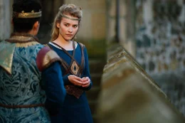 Prinzessin Matilda (Milena Tscharntke) gef&auml;llt der witzige und redegewandte Prinz Paris (Jan Liem) sehr gut. Dass er einer der Bewerber um die Hand ihrer Schwester ist, spielt dabei f&uuml;r sie erst einmal keine Rolle.
