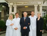 Die Schwarzwaldklinik - Neue Zeiten. Im Bild: Eva Habermann, Alexander Wussow, Klausjürgen Wussow, Sascha Hehn, Stephanie Japp.