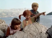 Endlich haben Pippi, Tommy und Annika das Gefängnis von Kapitän Langstrumpf entdeckt.