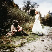 Gemeinsam mit dem Bettler (Luk&aacute;s Vaculik), der eigentlich K&ouml;nig Drosselbart ist, wird Anna (Adriana Tar&aacute;kov&aacute;) aus dem K&ouml;nigreich gejagt.