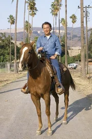 Prof. Brinkmann genießt ein paar freie Tage im Anschluss an eine Untersuchung, der er sich in San Francisco, bei einem befreundeten Herzspezialisten unterzogen hat. (Klausjürgen Wussow). Prof. Brinkmann genießt ein paar freie Tage im Anschluss an eine Untersuchung, der er sich in San Francisco, bei einem befreundeten Herzspezialisten unterzogen hat. (Klausjürgen Wussow).