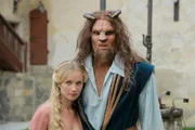 Die Schöne (Cornelia Gröschel) und das Biest (Maximilian Simonischek) Die Schöne (Cornelia Gröschel) und das Biest (Maximilian Simonischek)