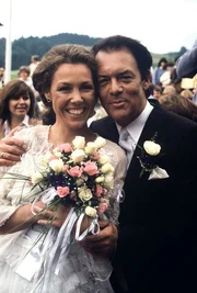 Prof. Brinkmann (Klausjürgen Wussow) und Christa (Gaby Dohm) heiraten. Prof. Brinkmann (Klausjürgen Wussow) und Christa (Gaby Dohm) heiraten.