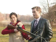 Die Polizistin Birte Neumann (Doreen Dietel) ist begeisterte Armbrustschützin. Jede freie Minute verbringt sie beim Training auf dem Gelände des Schützenvereins. Die Polizistin Birte Neumann (Doreen Dietel) ist begeisterte Armbrustschützin. Jede freie Minute verbringt sie beim Training auf dem Gelände des Schützenvereins.