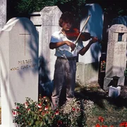 Oliver (Josef Gröbmayr) erkennt, dass die Situation, die er geschaffen hat, außer Kontrolle gerät. Jetzt muss er eine schwere Entscheidung treffen, um weiteres Unheil zu verhindern.