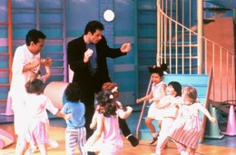 James ( John Travolta) sorgt f&uuml;r Saturday Night Fever im Kindergarten.