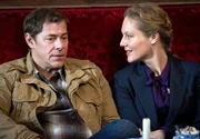Staatsanwältin Elke Rasmussen (Tessa Mittelstaedt, r.) fühlt sich immer noch zu Finn Kiesewetter (Sven Martinek, l.) hingezogen. Staatsanwältin Elke Rasmussen (Tessa Mittelstaedt, r.) fühlt sich immer noch zu Finn Kiesewetter (Sven Martinek, l.) hingezogen.
