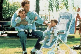 Eigentlich ist James (John Travolta) ein treusorgender Vater fuer Mikey (Lorne Sussman) und sein kleines Schwesterchen Julie (Megan Miller). Doch in letzter Zeit laeuft alles schief...