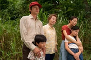 L-R: Jacob (Steven Yeun), David (Alan S. Kim), Soonja (Yuh-Jung Youn), Monica (Yeri Han, h.), Anne (Noel Cho, v.)