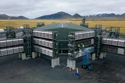 Luftaufnahme der gesamten CO2-Entfernungs-Anlage von Climeworks in Island