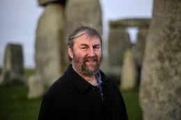 Professor Mike Parker Pearson  Die Verwendung des sendungsbezogenen Materials ist nur mit dem Hinweis und Verlinkung auf RTL+ gestattet.