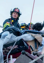 Peter Krause (Bobby Nash).