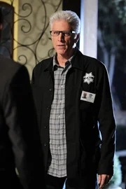 Seit seiner Enttarnung auf dem Gerichtsflur bangt Kronzeuge Giopecci (Dietmar Mössmer, M.) um sein Leben. Da hilft auch Leos (Henning Baum, l.) und Ninas (Elena Uhlig, r.) Zuspruch nichts. Seit seiner Enttarnung auf dem Gerichtsflur bangt Kronzeuge Giopecci (Dietmar Mössmer, M.) um sein Leben. Da hilft auch Leos (Henning Baum, l.) und Ninas (Elena Uhlig, r.) Zuspruch nichts.