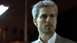 Vincent (Tom Cruise) ist ein eiskalter Auftragsm&ouml;rder und zwingt Max, ihn weiter durch die Stadt zu fahren - weitere Opfer stehen auf seiner Liste.; Vincent (Tom Cruise) ist ein eiskalter Auftragsm&ouml;rder und zwingt Max, ihn weiter durch die Stadt zu fahren &ndash; weitere Opfer stehen auf seiner Liste.
