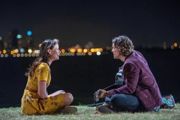 Lucy (Lily Sullivan) und Devon (Brenton Thwaites) haben sich Hals &uuml;ber Kopf ineinander verliebt.