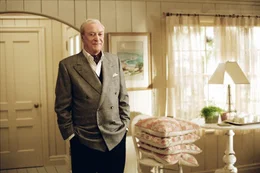 Michael Caine als Nigel Bigelow