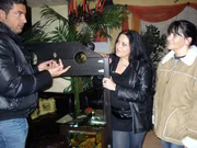 Bei den sympathischen Cousinen Jutta (47) und Jutta (42) wartet ein ganz besonderer Fall auf "Tr&ouml;deltrupp"-Coach S&uuml;kr&uuml; Pehlivan. Die beiden haben nicht nur au&szlig;ergew&ouml;hnliche Berufe, sondern auch ganz besondere Gegenst&auml;nde zu verkaufen..