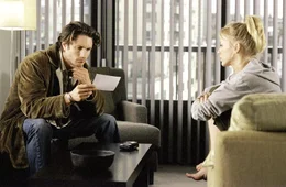 Um &uuml;ber die Entstehung etwas herauszufinden, bittet Rachel (Naomi Watts, r.) ihren besten Freund Noah (Martin Henderson, l.) um Hilfe. Er soll herausfinden, woher das Video kommt. Aber es ist seltsam: Das Band hat keinen Timecode, und auch bei Kopien des Bandes existiert ein solcher nicht ...
