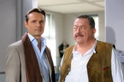 Uwe K&ouml;nig (Otto Strecker, l.) ger&auml;t bei Kommissar Hofer (Joseph Hannesschl&auml;ger, r.) unter Verdacht.