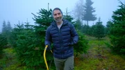 Marcus Fahn beim Christbaumkauf.