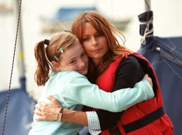 Anna (Maria Ehrich, li.) konnte Judith (Christina Plate) zun&auml;chst nicht ausstehen, doch beim Segeln freunden die beiden Frauen sich schlie&szlig;lich an.