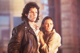 Meg Penny (Shawnee Smith, l.) und Brian Flagg (Kevin Dillon, r.) machen eine grausige Entdeckung ...