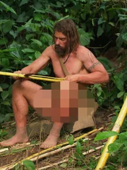 Jeremy schneidet Bambus.