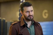 Dr. Matthew Nolan (Richard Armitage)