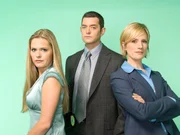 2. Staffel: v.li.: Maggie Lawson als Juliet O'Hara, Tim Omundson als Carlton Lassiter, Kirsten Nelson als Karen Vick