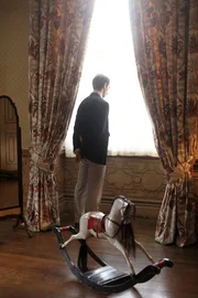 Nachgestellte Szene: Charles überlegt, Diana einen Heiratsantrag zu machen.