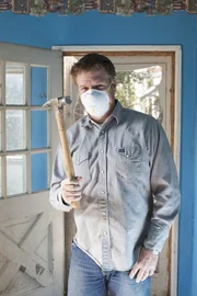 Chip scheut keine harte Arbeit, um ein unscheinbares Haus in neuem Glanz erstrahlen zu lassen ...