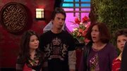 v.li.: Carly Shay (Miranda Cosgrove), Spencer Shay (Jerry Trainor), Marissa Benson (Mary Scheer), Freddie Benson (Nathan Kress)