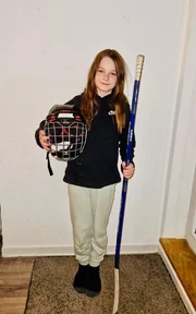 Eishockey hat in der Familie von Merle eine lange Tradition. Merles Traum: im nationalen und internationalen Eishockey ganz groß rauszukommen.