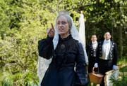 K&ouml;nigin Victoria von England (Judith Richter) ist au&szlig;er sich vor Wut. Die beiden Berliner Handwerkermeister Kasallek haben eigenm&auml;chtig ihren Auftrag ver&auml;ndert. Dabei meinten sie es nur gut mit der britischen Adligen.